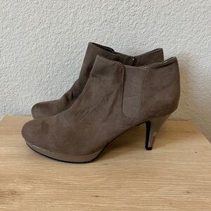 Bandolino Brown and Black Heels